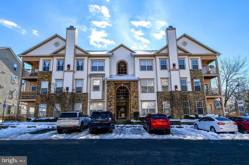 5909 Founders Hill Dr #202, Alexandria, VA 22310