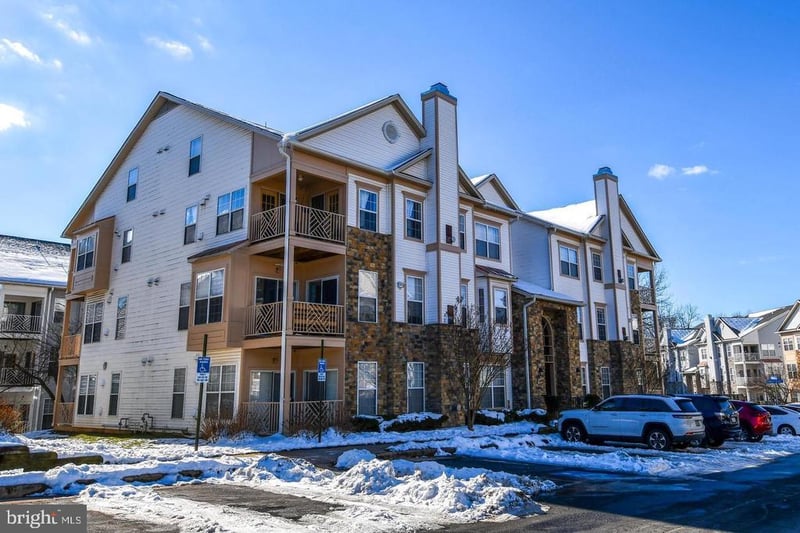 5909 Founders Hill Dr #202, Alexandria, VA 22310