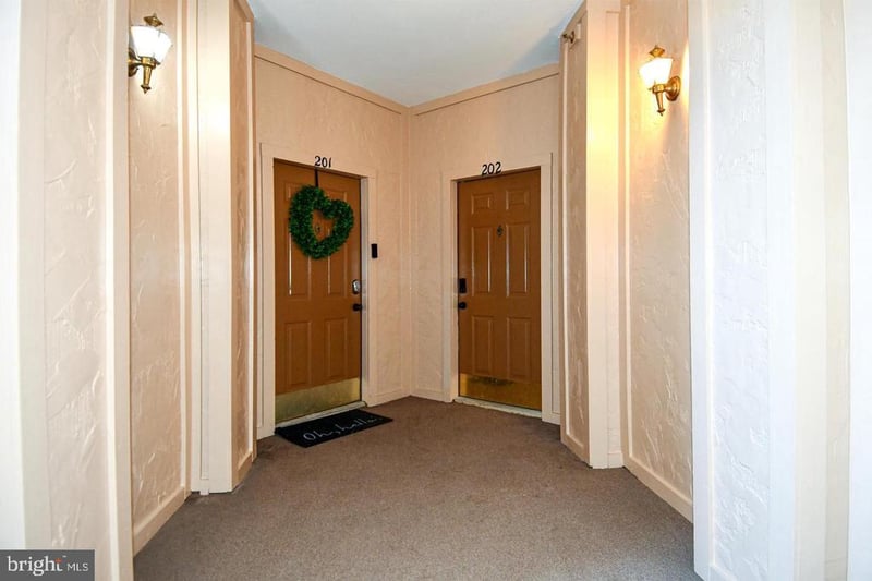5909 Founders Hill Dr #202, Alexandria, VA 22310