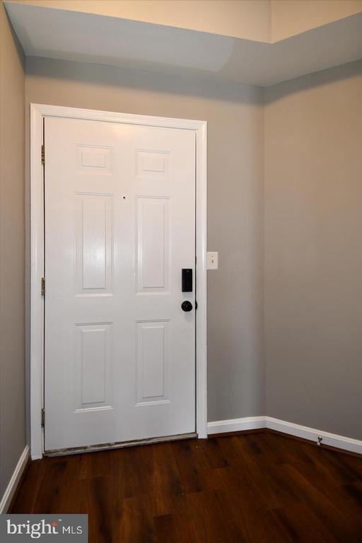 5909 Founders Hill Dr #202, Alexandria, VA 22310