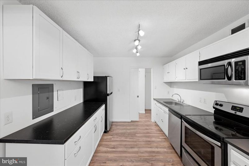 2311 Pimmit Dr #318, Falls Church, VA 22043
