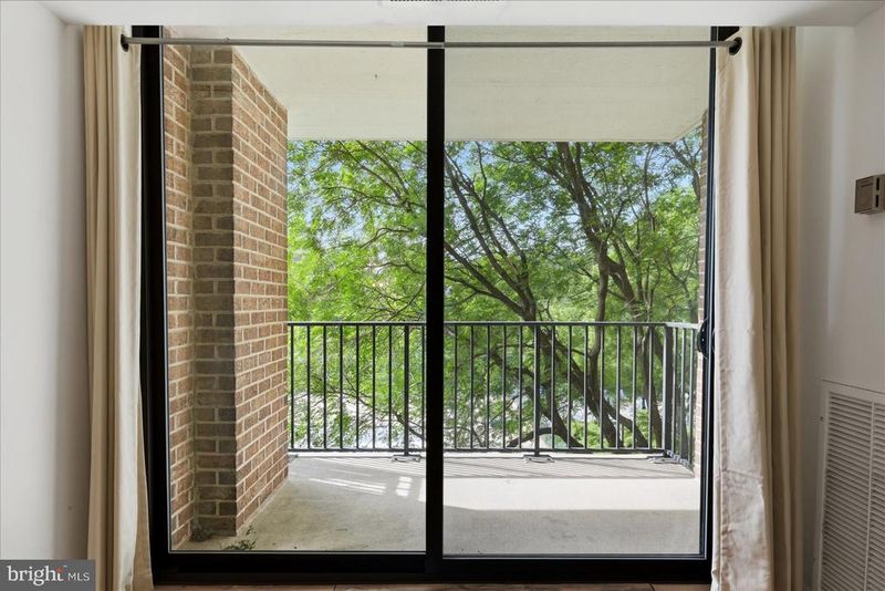 2311 Pimmit Dr #318, Falls Church, VA 22043