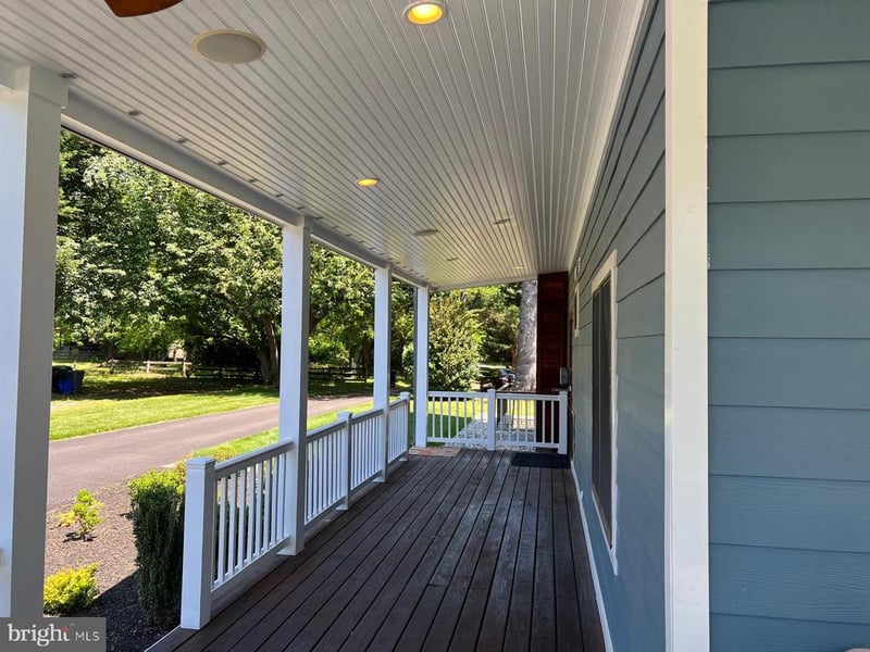 10420 Oaklyn Dr, Potomac, MD 20854