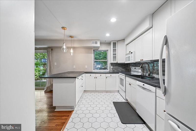 8651 Geren Rd #27-4, Silver Spring, MD 20901