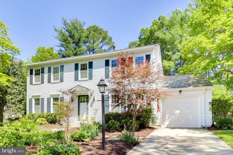 8 Barrington FARE, Rockville, MD 20850