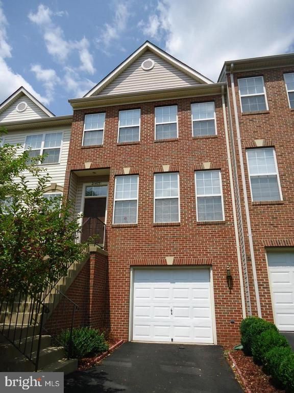 21477 Rusty Blackhaw Sq, Sterling, VA 20164