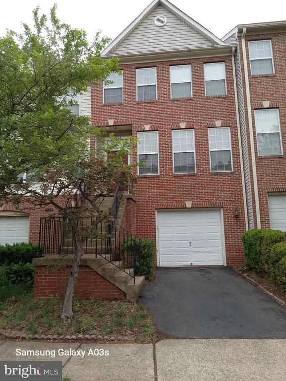 21477 Rusty Blackhaw Sq, Sterling, VA 20164