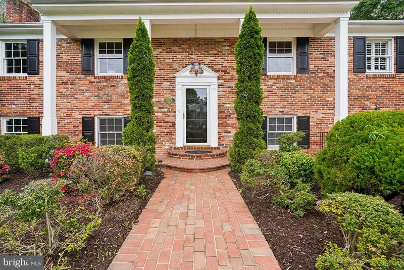 7814 Friars Ct, Alexandria, VA 22306