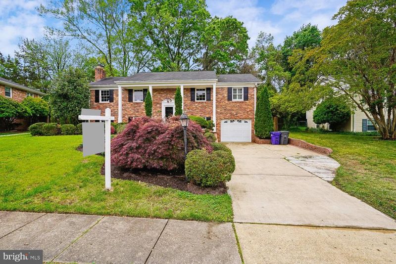 7814 Friars Ct, Alexandria, VA 22306