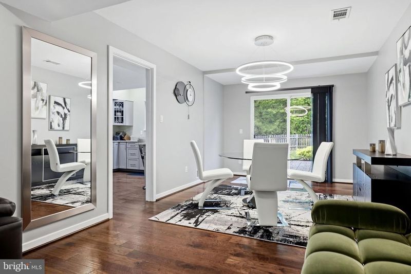 6906 Deer Run Dr, Alexandria, VA 22306