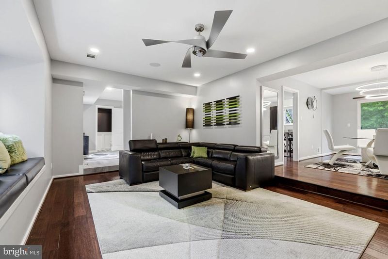 6906 Deer Run Dr, Alexandria, VA 22306