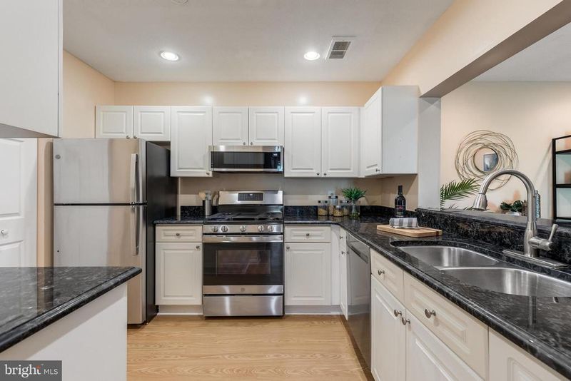 20313 Beechwood Ter #102, Ashburn, VA 20147