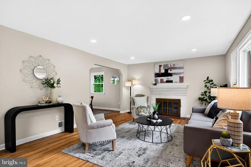 6538 Oakwood Dr, Falls Church, VA 22041