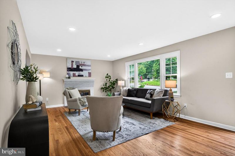 6538 Oakwood Dr, Falls Church, VA 22041