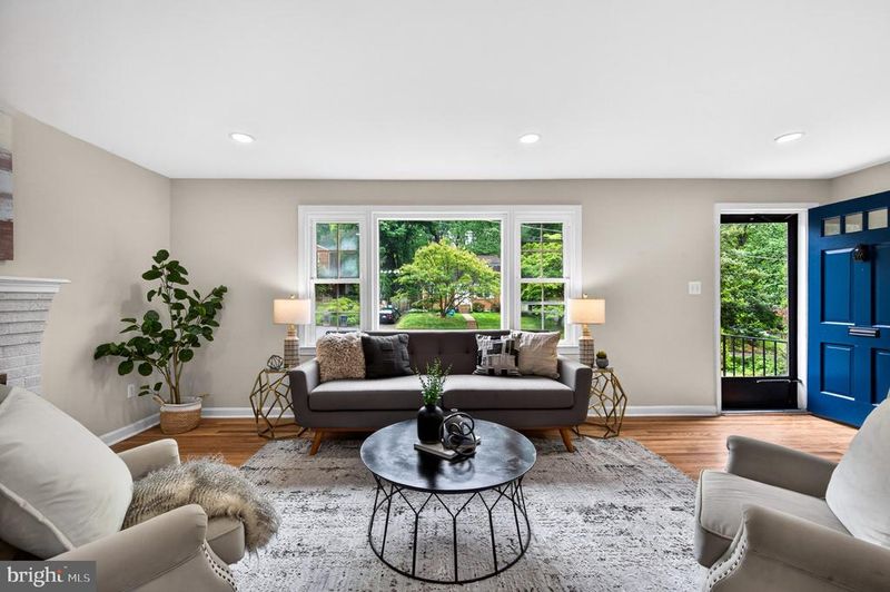 6538 Oakwood Dr, Falls Church, VA 22041