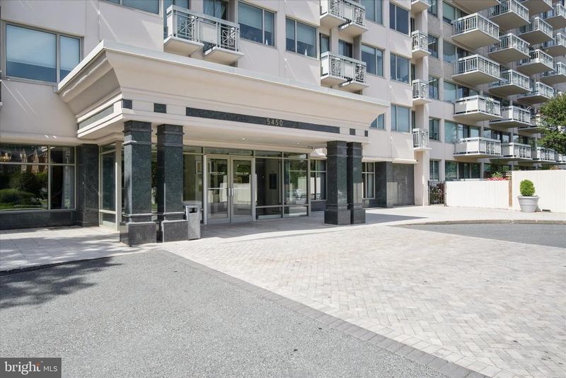 5450 Whitley Park Ter #102, Bethesda, MD 20814