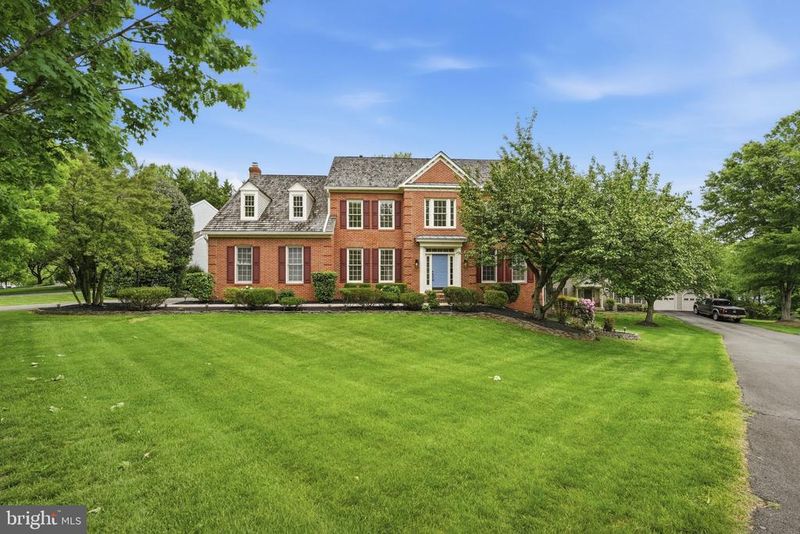 1414 Hague Dr SW, Leesburg, VA 20175