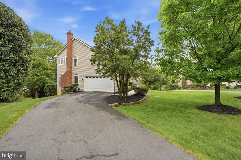 1414 Hague Dr SW, Leesburg, VA 20175