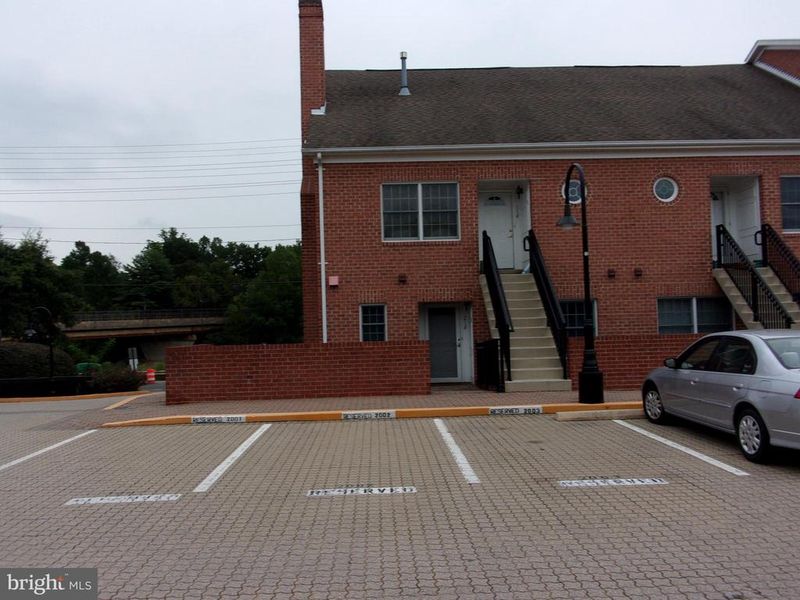 6916 Fairfax Dr #218, Arlington, VA 22213