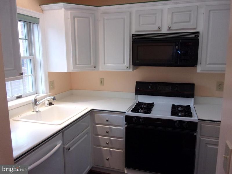 6916 Fairfax Dr #218, Arlington, VA 22213