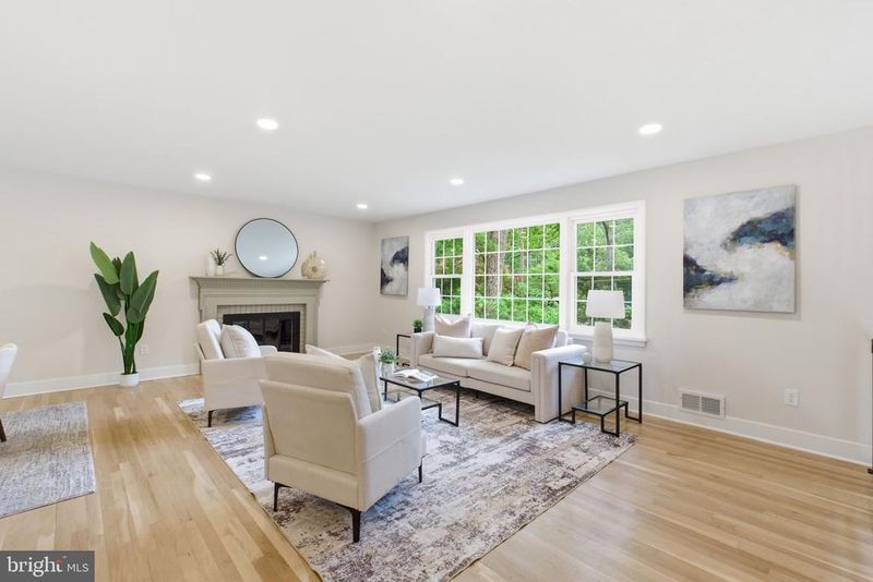 9312 Hamilton Dr, Fairfax, VA 22031