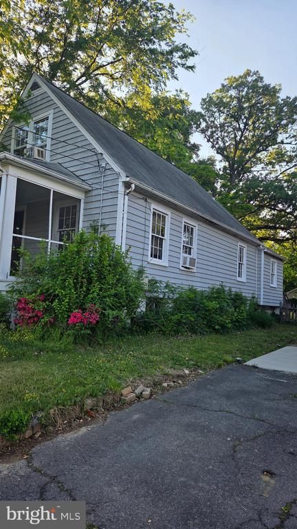 5623 6th St N, Arlington, VA 22205