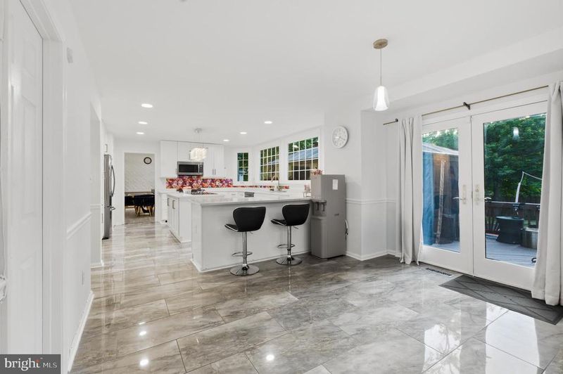 8619 Oak Chase Cir, Fairfax Station, VA 22039