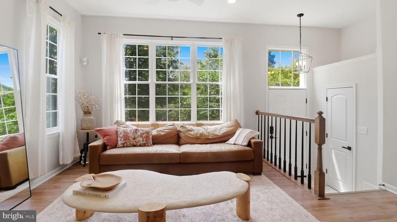 12000 Edgemere Cir, Reston, VA 20190