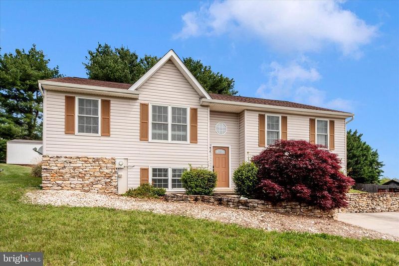 127 Sunhigh Dr, Thurmont, MD 21788