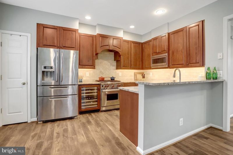 6043 Riddle WALK, Alexandria, VA 22312