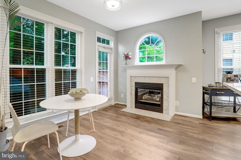 6043 Riddle WALK, Alexandria, VA 22312