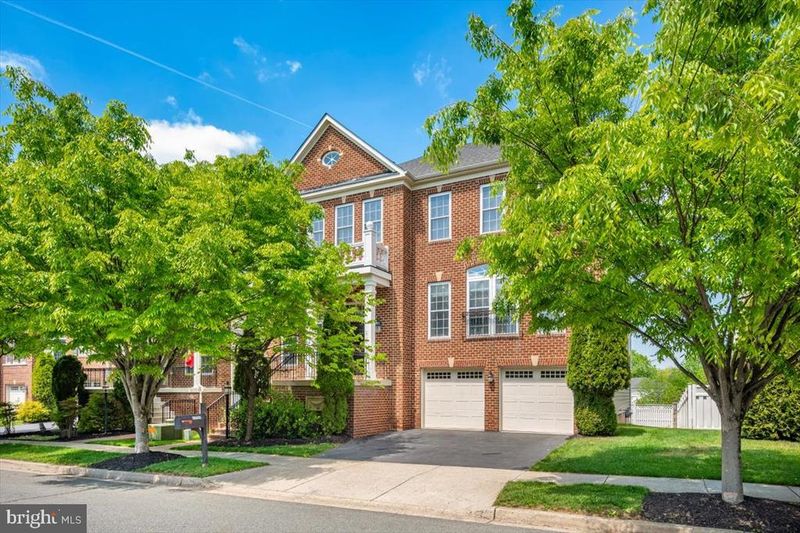 11117 Potomac Oaks Dr, Rockville, MD 20850