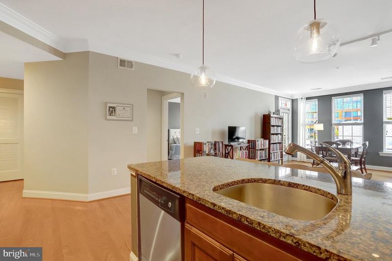 1023 N Royal St #312, Alexandria, VA 22314