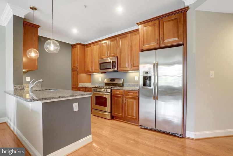 1023 N Royal St #312, Alexandria, VA 22314