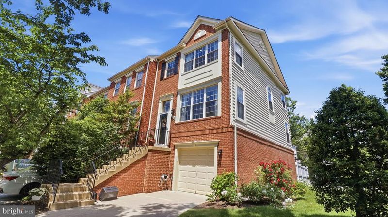 12000 Edgemere Cir, Reston, VA 20190