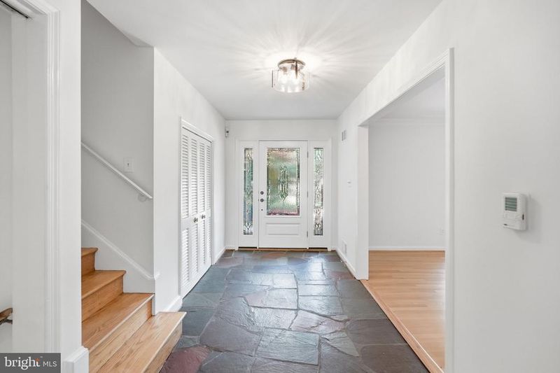 7616 Carteret Rd, Bethesda, MD 20817