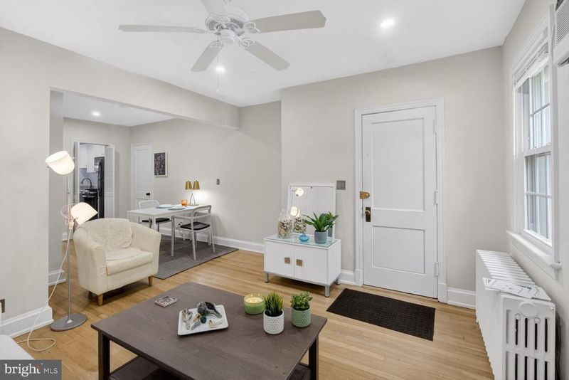 2228 40th St NW #1, Washington, DC 20007