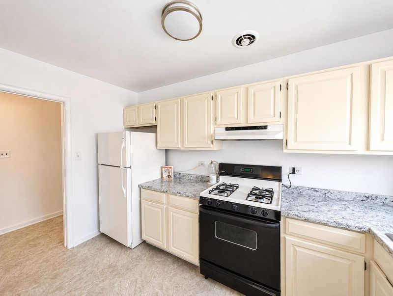 10500 Montrose Ave #203, Bethesda, MD 20814