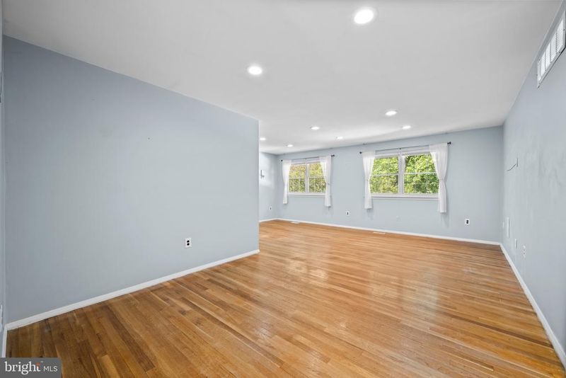 8091 Phirne Rd E, Glen Burnie, MD 21061