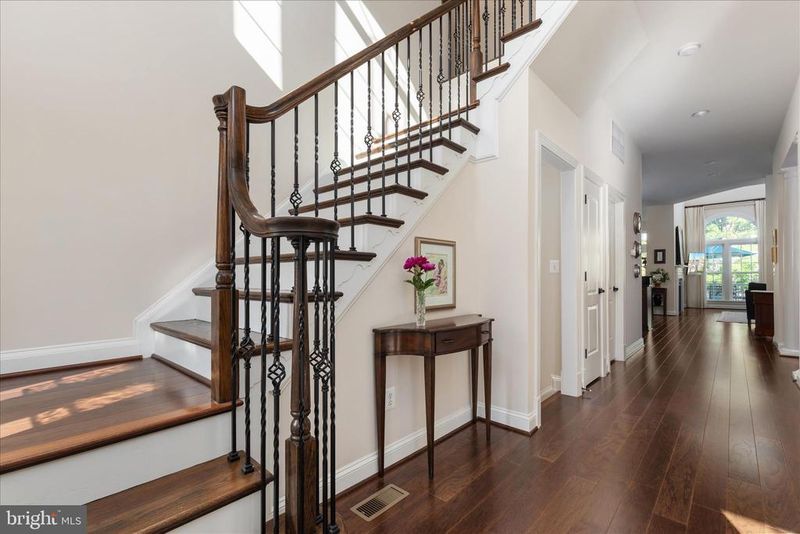 3878 Billberry Dr, Fairfax, VA 22033