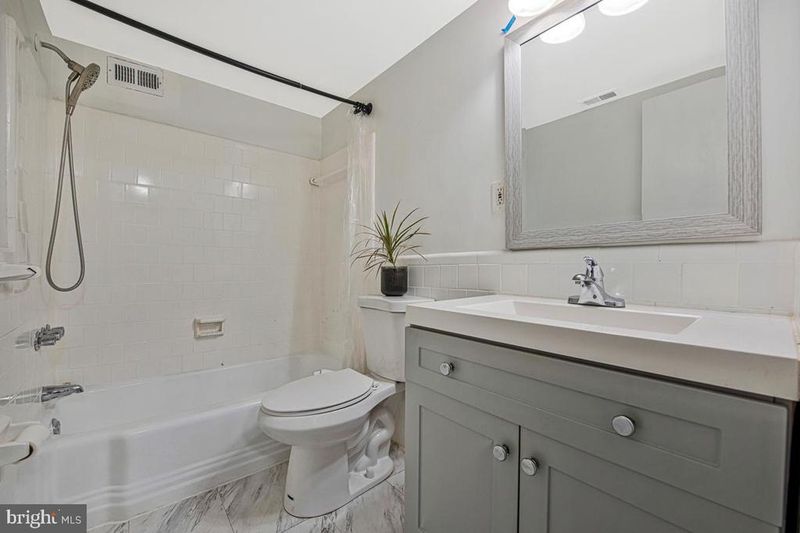 4410 Oglethorpe St #317, Hyattsville, MD 20781
