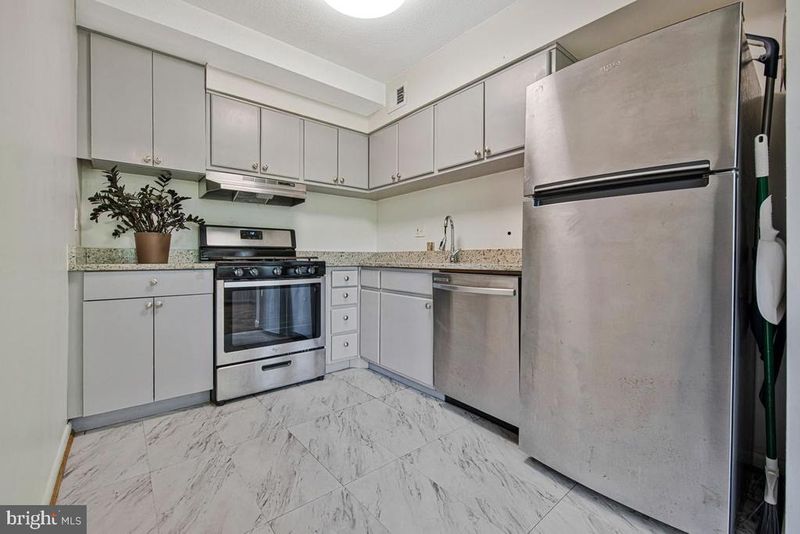 4410 Oglethorpe St #317, Hyattsville, MD 20781