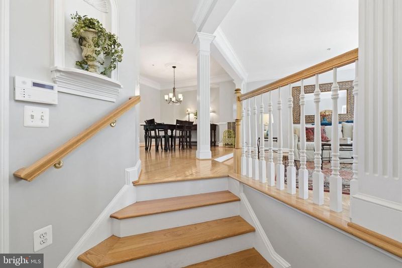 7046 Mundy Point Ct, Fort Belvoir, VA 22060