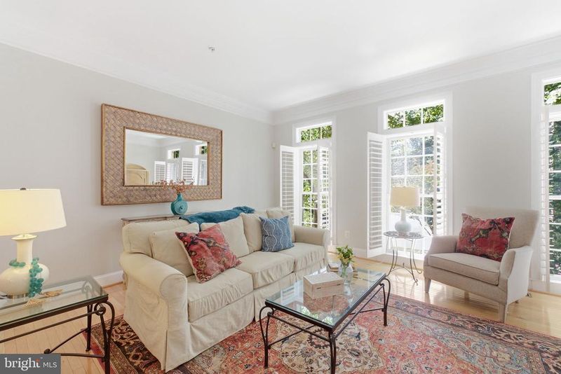 7046 Mundy Point Ct, Fort Belvoir, VA 22060