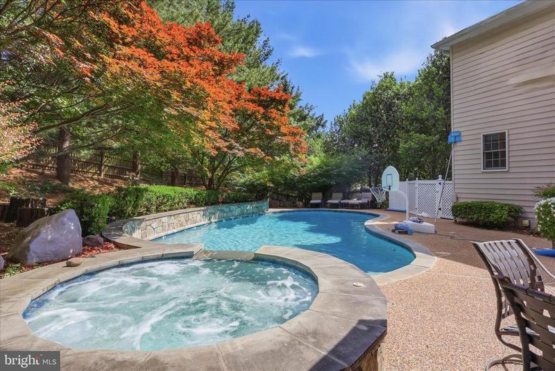 11514 Seneca Woods Ct, Great Falls, VA 22066