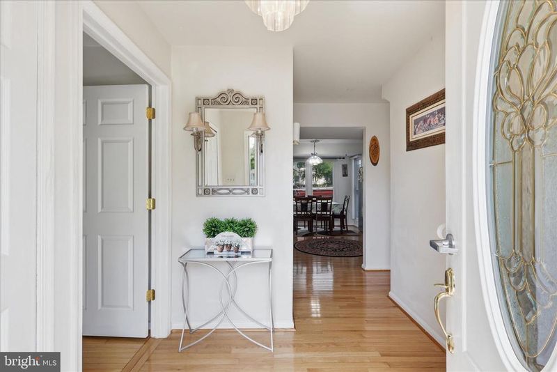 211 Whispering Wind Ct SE, Vienna, VA 22180