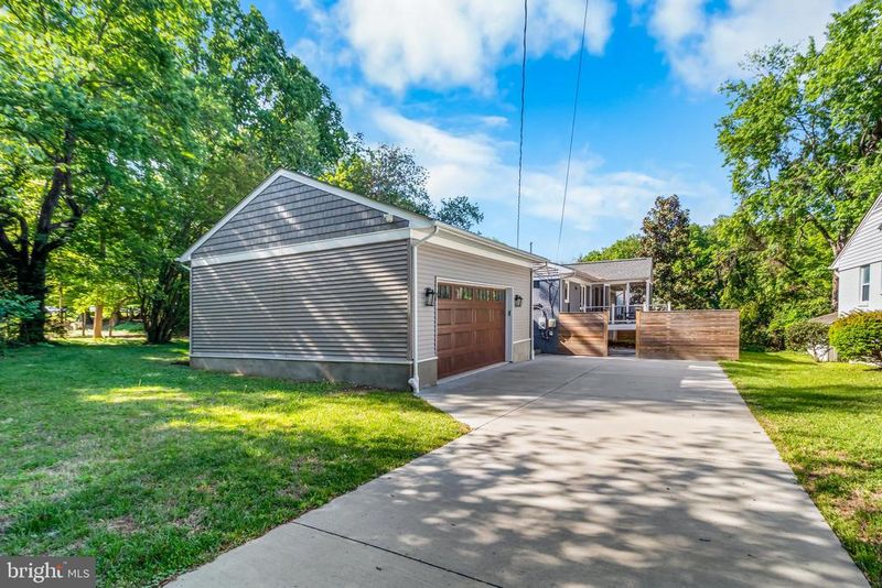 7516 Glenriddle Rd, Bethesda, MD 20817