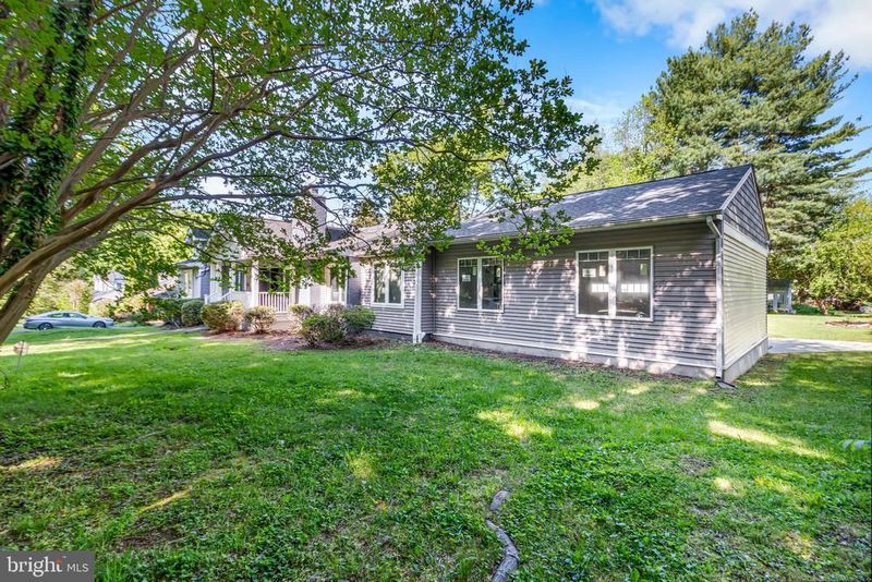7516 Glenriddle Rd, Bethesda, MD 20817