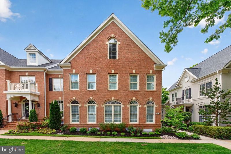 3834 Farrcroft Dr, Fairfax, VA 22030