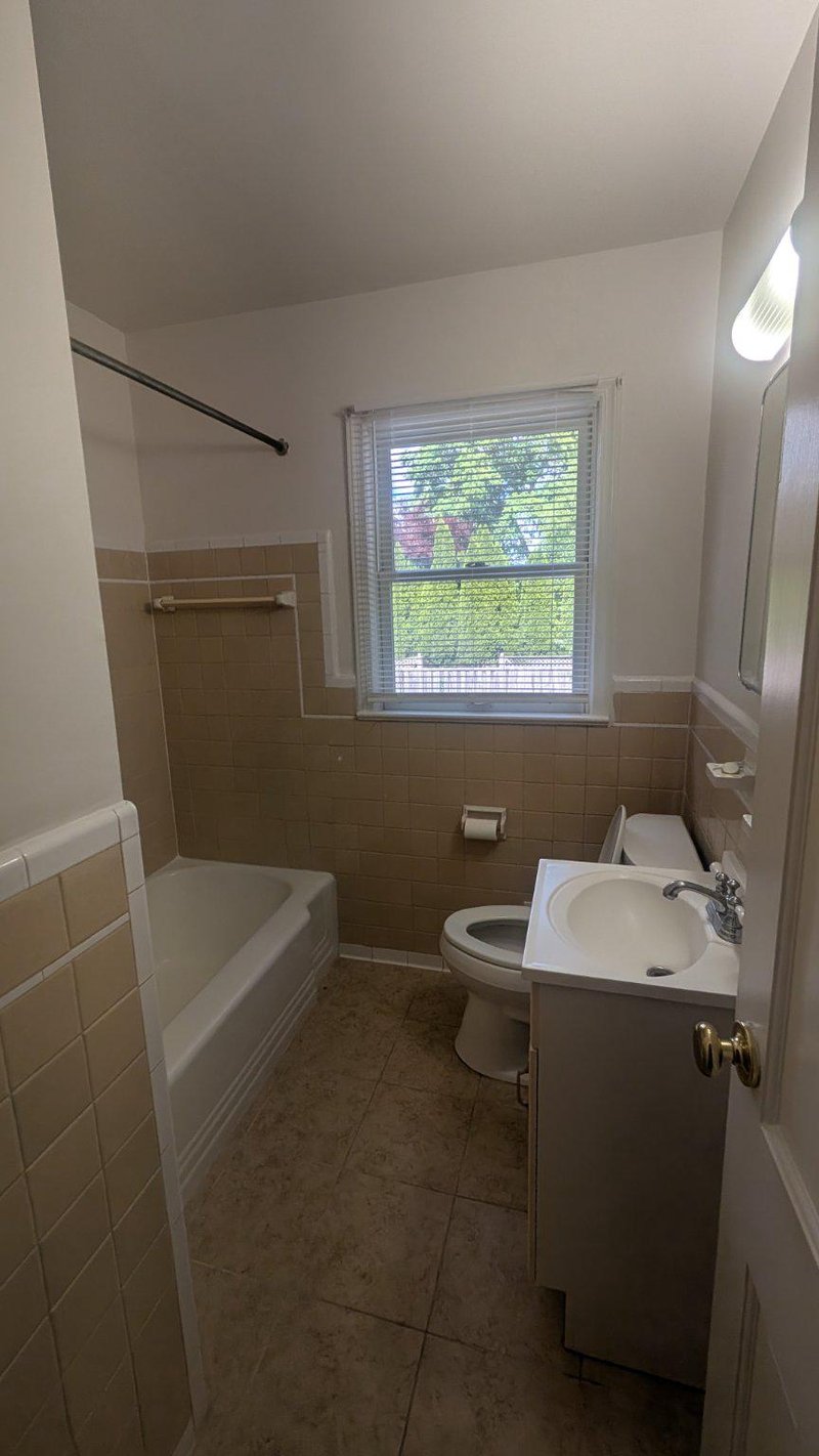9207 Old Georgetown Rd, Bethesda, MD 20814